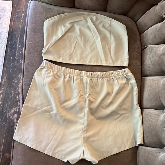 Never worn! SHEIN Unity Shirred Back Tube Top & Shorts & Single Button Blazer - Picture 6 of 6